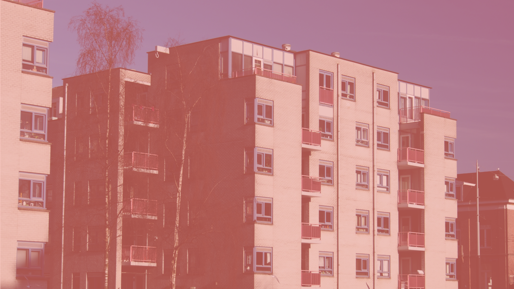 Episode title 'The Papers: Algorithmic Accountability' on a semi-transparent salmon-coloured background. An Amsterdam housing block shines through. Vulnerable by Design logo in the top left.